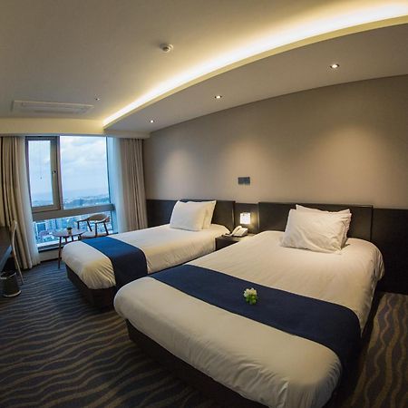 Gloucester Hotel Чечжу Екстер'єр фото