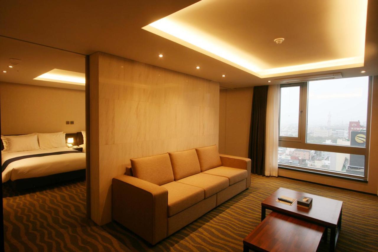 Gloucester Hotel Чечжу Екстер'єр фото