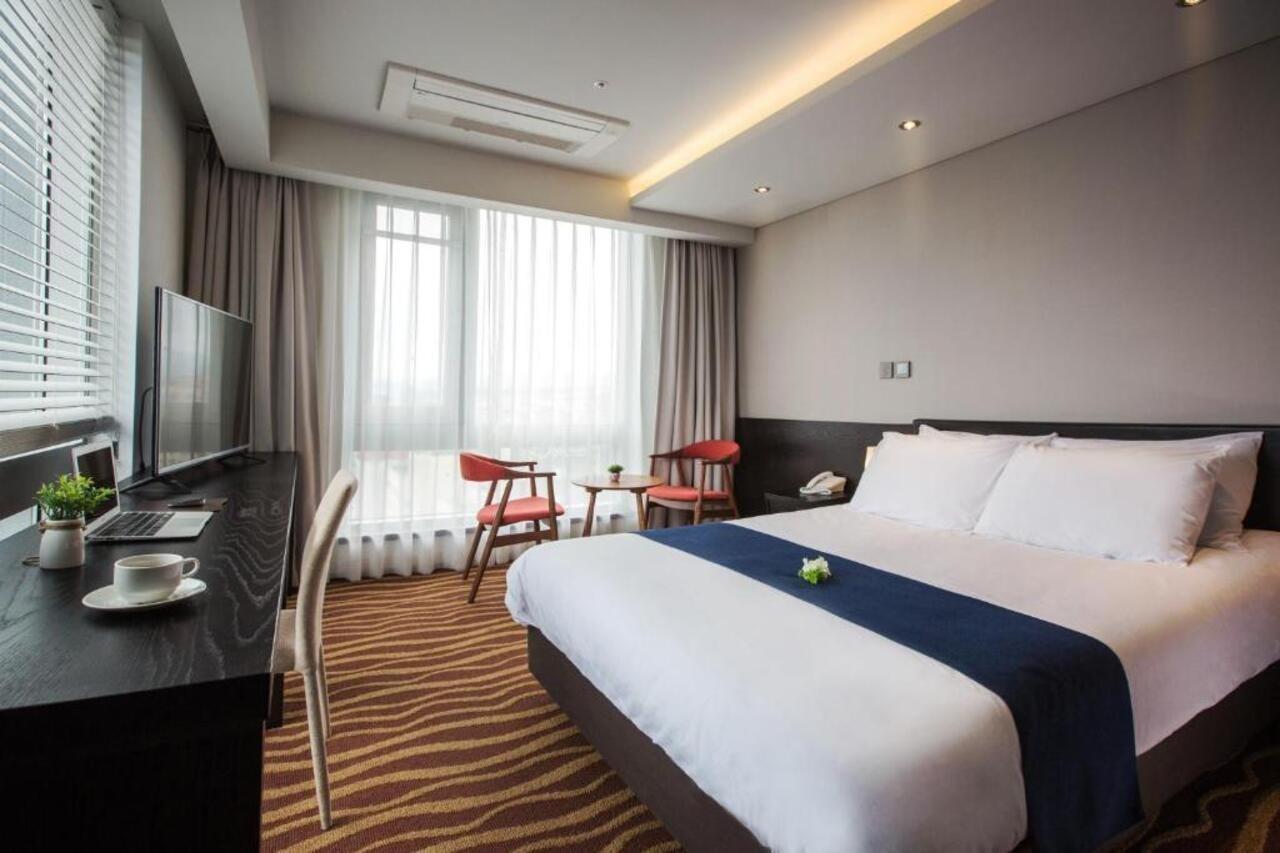 Gloucester Hotel Чечжу Екстер'єр фото