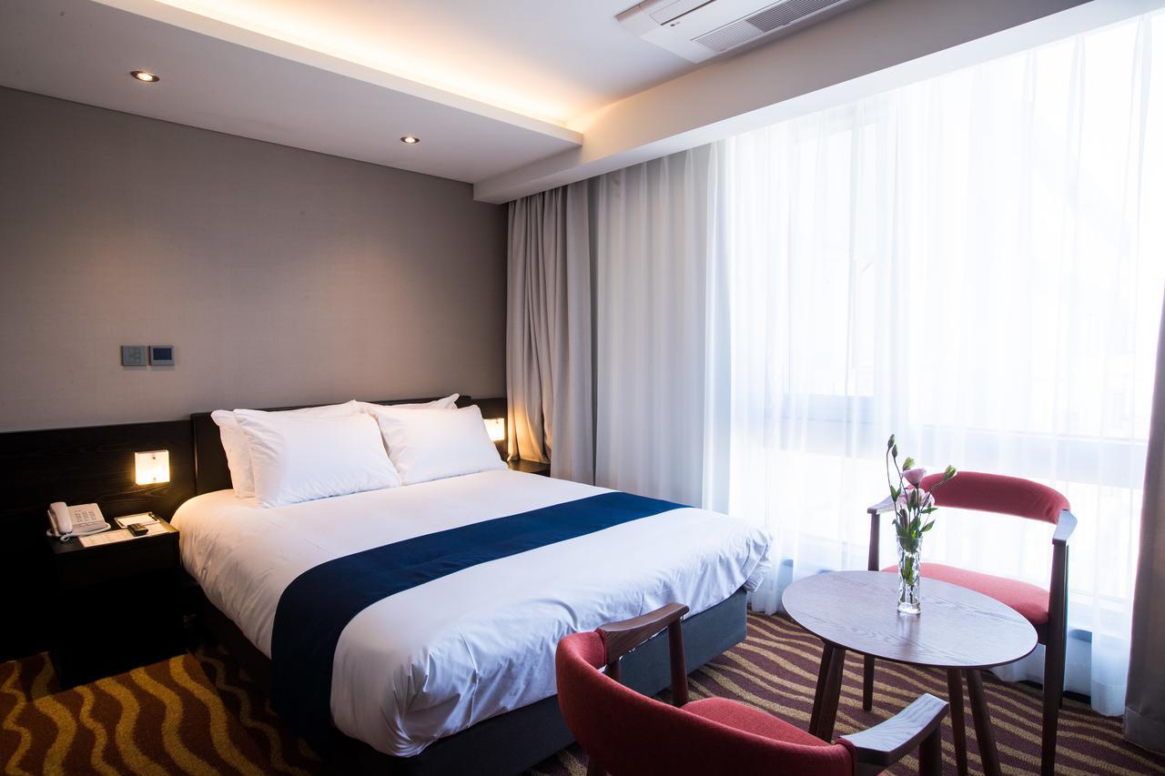Gloucester Hotel Чечжу Екстер'єр фото