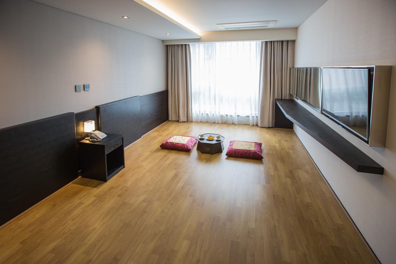 Gloucester Hotel Чечжу Екстер'єр фото
