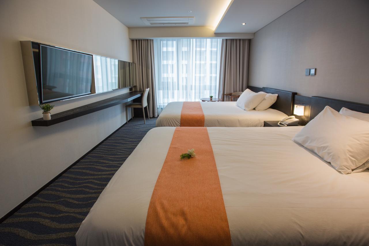 Gloucester Hotel Чечжу Екстер'єр фото