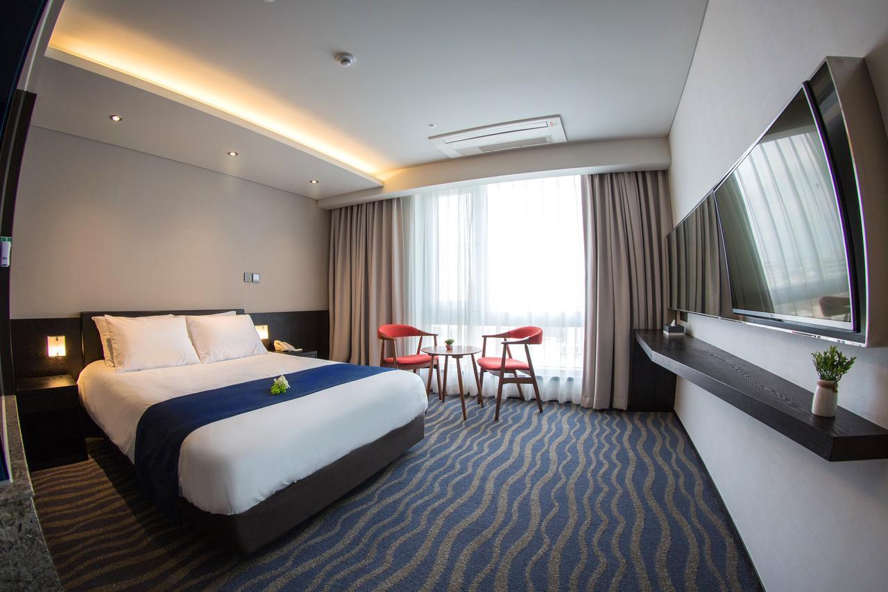 Gloucester Hotel Чечжу Екстер'єр фото