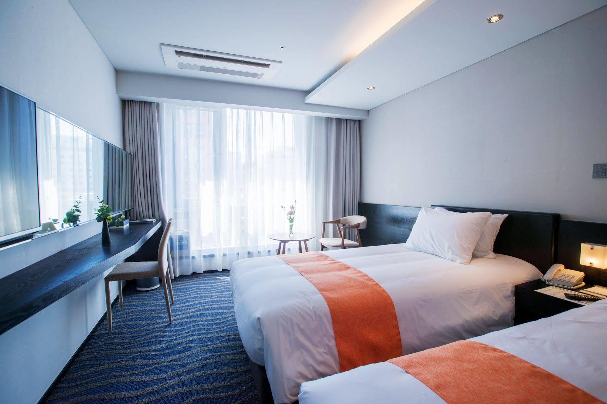 Gloucester Hotel Чечжу Екстер'єр фото