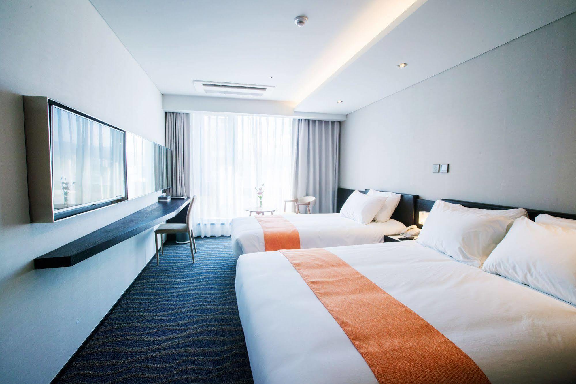 Gloucester Hotel Чечжу Екстер'єр фото